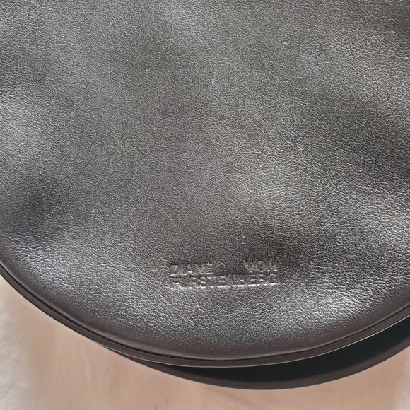 Diane Von Furstenberg black leather circle bag - Picture 4 of 6